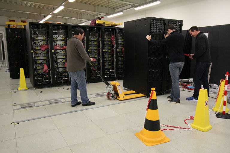Installation der neuen Racks