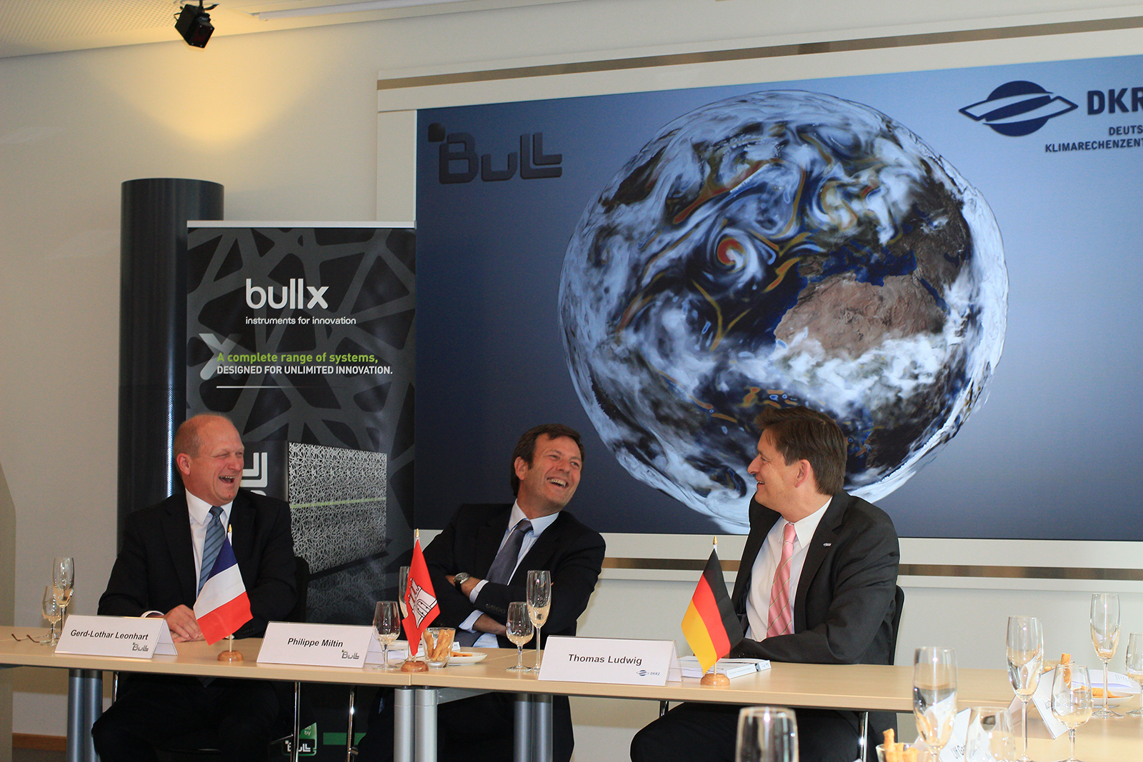 Vertragsunterschrift BULL DKRZ