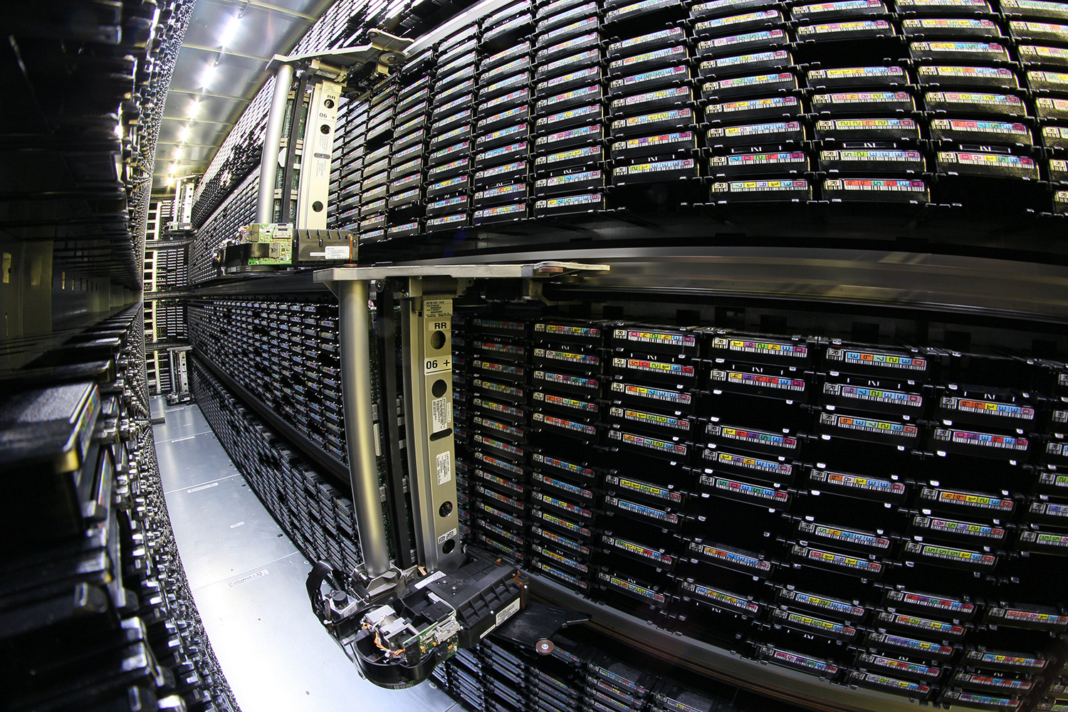 New Hierarchical Storage Management System (HSM) for DKRZ — English